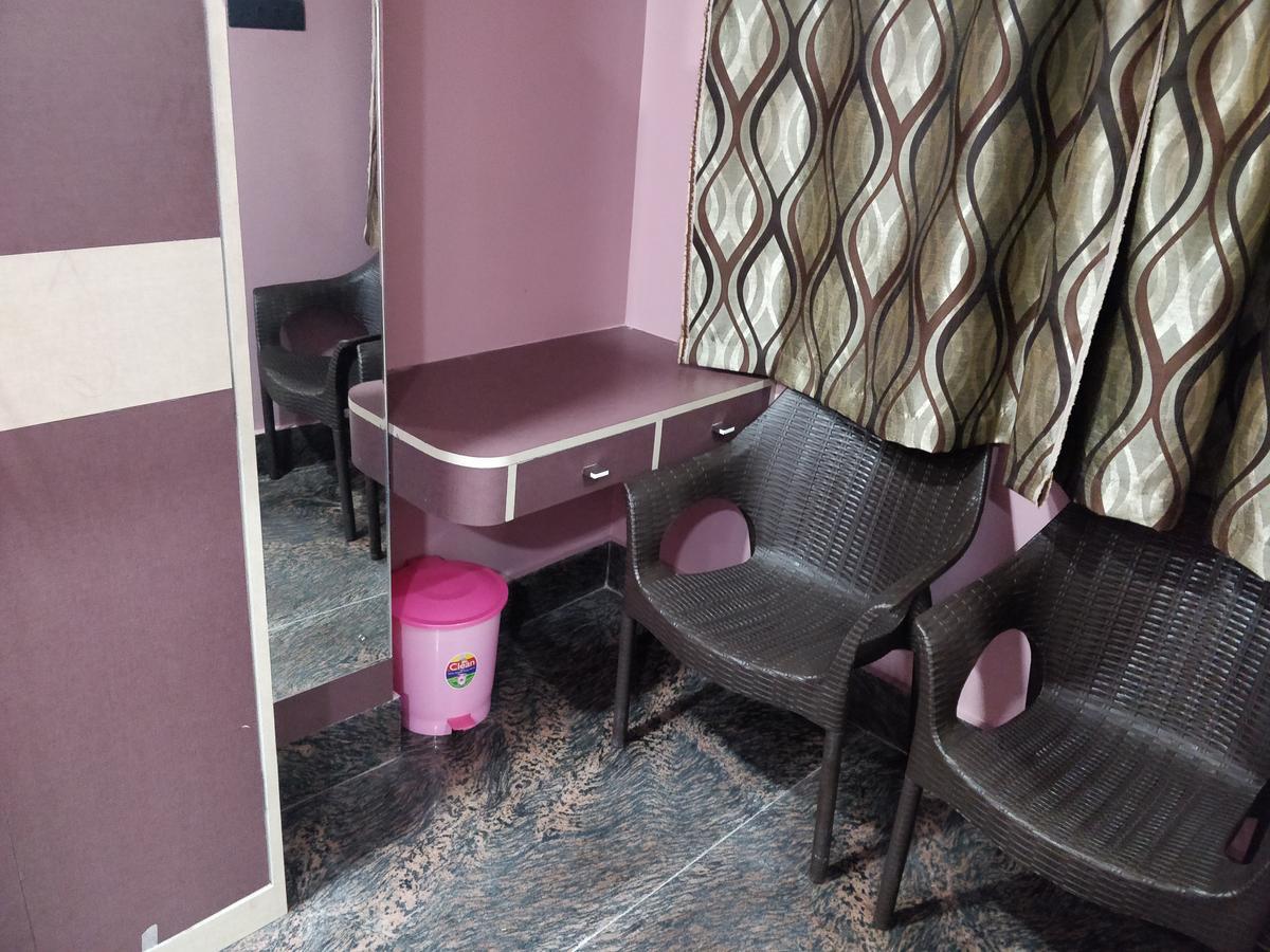 Oyo 16871 Anant Home Stay Шилонг Екстериор снимка